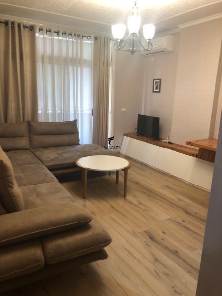 Tirane, jepet me qera apartament 1+1 Kati 4, 72 m² 600 € (KOMUNA E PARISIT)