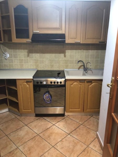Tirane, jepet me qera apartament 1+1 Kati 4, 72 m² 600 € (KOMUNA E PARISIT)