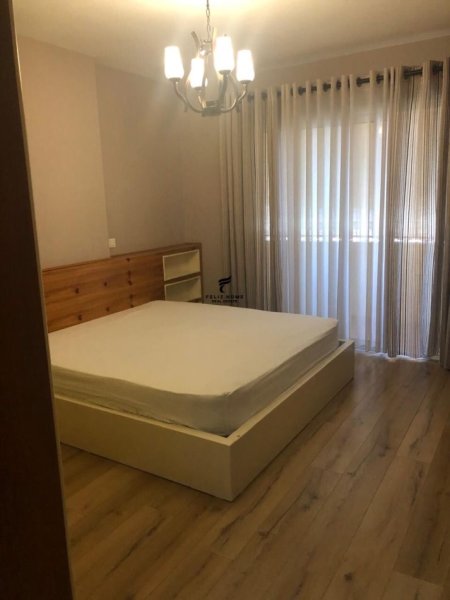 Tirane, jepet me qera apartament 1+1 Kati 4, 72 m² 600 € (KOMUNA E PARISIT)