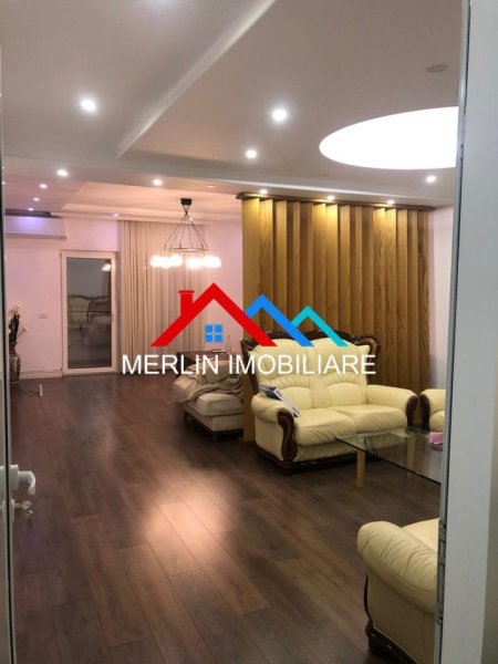 Tirane, jepet me qera apartament 3+1 Kati 6, 160 m² 800 € (Komuna Parisit(Prokop Mima))
