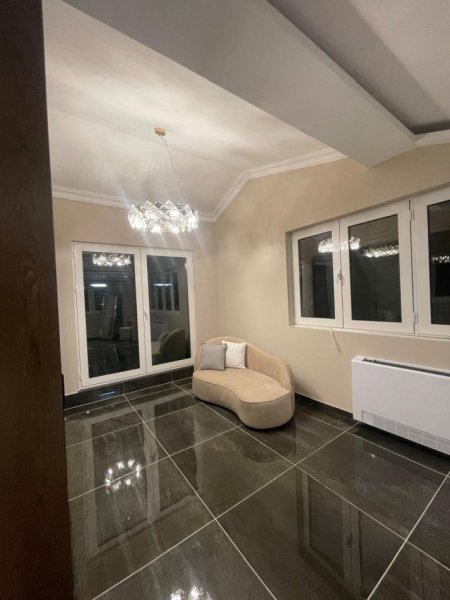 Tirane, shitet apartament Kati 6, 293 m² 700.000 € (Fresku)