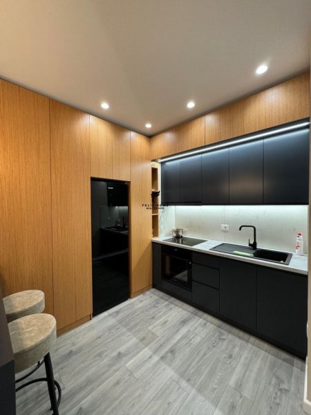 Tirane, jepet me qera apartament 1+1 Kati 4, 75 m² 900 € (KOMUNA E PARISIT)