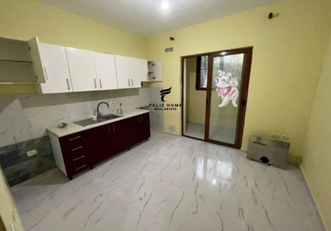 Tirane, jepet me qera apartament 3+1+Ballkon Kati 1, 120 m² 400 € (KINOSTUDIO)
