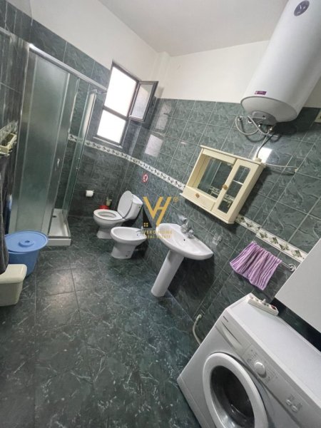 Tirane, jepet me qera apartament 2+1+Ballkon Kati 2, 85 m² 550 € (PAZARI I RI)