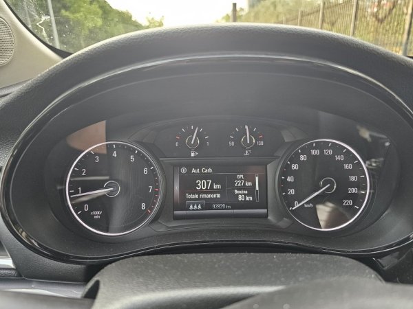 Tirane, shes SUV | Fuoristrad | Xhip OPEL MOKKA 1.6 BENZIN+GAZ FULL OPTION Benzin+Gaz, e bardhë manuale Klima 92.820 km