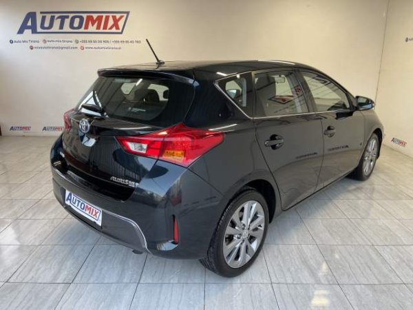 Tirane, shes makine Toyota auris Viti 2013, 12.900 Euro
