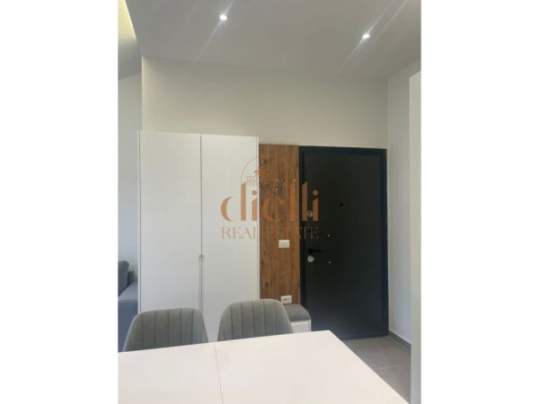 Tirane, jepet me qera apartament 1+1+Ballkon Kati 5, 500 € (Dajt prane Restorant 2 Luanet)