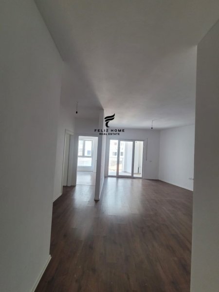 Tirane, shitet apartament 2+1+Ballkon Kati 1, 94 m² 223.000 € (RRUGA BARRIKADAVE)