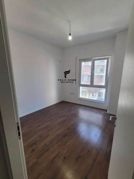 Tirane, shitet apartament 2+1+Ballkon Kati 1, 94 m² 223.000 € (RRUGA BARRIKADAVE)
