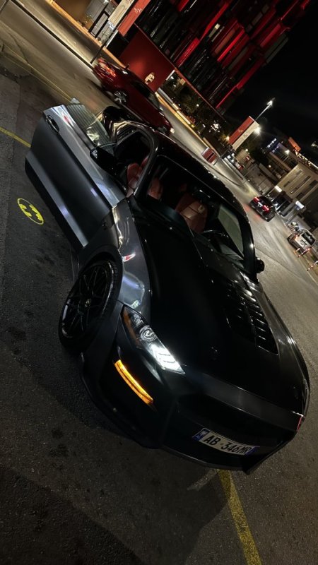Tirane, shes makine Ford Mustang Benzin, gri metalizato automatik Kondicioner 41.000 km