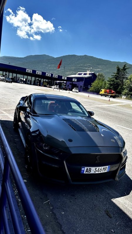 Tirane, shes makine Ford Mustang Benzin, gri metalizato automatik Kondicioner 41.000 km