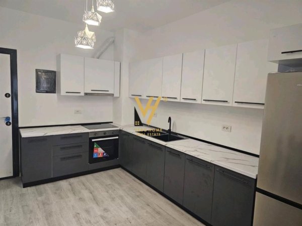 Tirane, jepet me qera apartament 1+1+Ballkon Kati 3, 75 m² 600 € (RRUGA 5 MAJI)