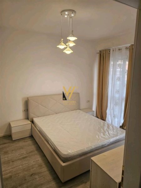 Tirane, jepet me qera apartament 1+1+Ballkon Kati 3, 75 m² 600 € (RRUGA 5 MAJI)