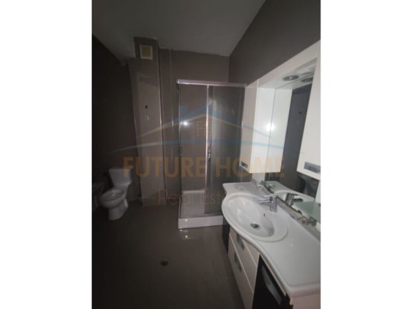 Tirane, jepet me qera apartament 3+1 Kati 2, 157 m² 1.200 € (Rezidenca Kodra e Diellit 1)