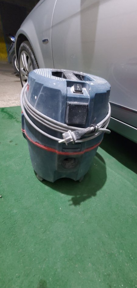 Tirane, Shitet fshesa BOSCH 20 L 250 €