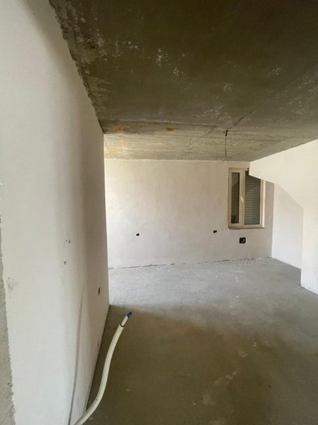 Tirane, shitet apartament 3+1 Kati 6, 187 m² 200.000 € (Fresku)