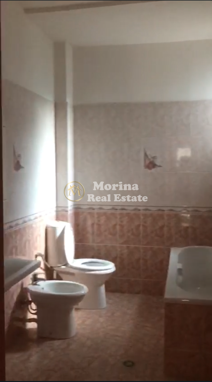Tirane, jepet me qera shtepi 3+1 Kati 2, 154 m² 500 € (Kodra Priftit)