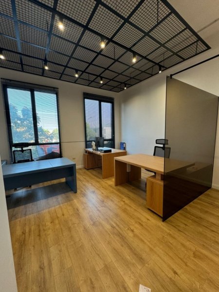Tirane, shitet ambjent biznesi Kati 1, 42 m² 120.000 € (Rruga Kongresi i Manastirit)