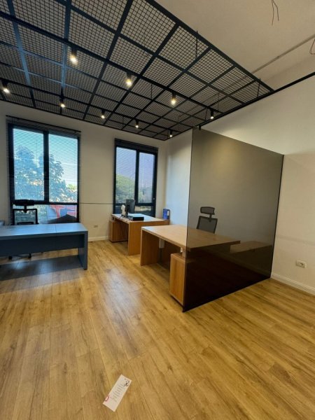 Tirane, shitet ambjent biznesi Kati 1, 42 m² 120.000 € (Rruga Kongresi i Manastirit)