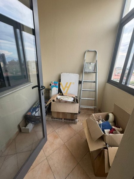 Tirane, jepet me qera apartament 2+1+Ballkon Kati 5, 115 m² 600 € (KOMUNA E PARISIT)