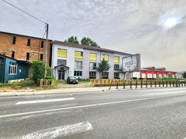 Ndertese Biznesi ( 4 kateshe ) | S.Totale: 918 m2 -- CERRIK, Ne Rruge Kryesore / Multifunksionale, per cdo lloj biznesi || 385.000 Euro ||
