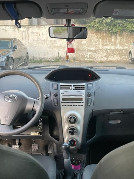 Fushe Kruje, Shes Makine Toyota Yaris 2007 Nafte, e Kuqe Manuale Kondicioner 297.000 km 3.200 €