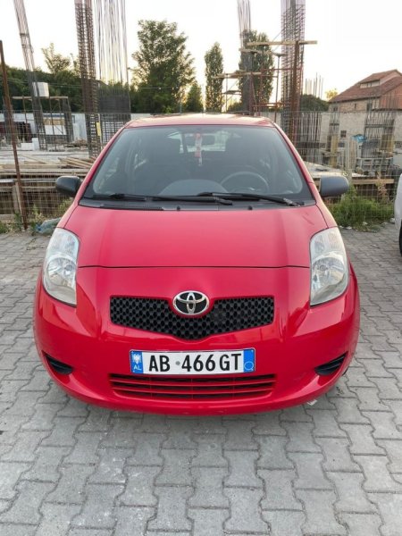 Fushe Kruje, Shes Makine Toyota Yaris 2007 Nafte, e Kuqe Manuale Kondicioner 297.000 km 3.200 €