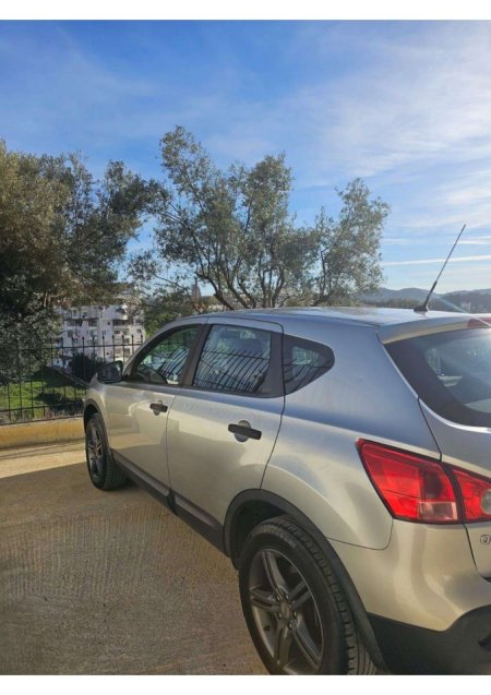 Tirane, shes SUV | Fuoristrad | Xhip Nissan Qashqai Benzin+Gaz, gri metalizato manuale Kondicioner 185.000 km 5.000 €