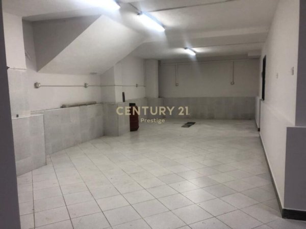 Tirane, shitet ambjent biznesi , 109 m² (OKAZION!!! perballe kompleksit Delijorgji )