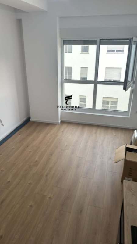 Tirane, jepet me qera apartament 1+1 Kati 7, 60 m² 300 € (ALI DEMI)