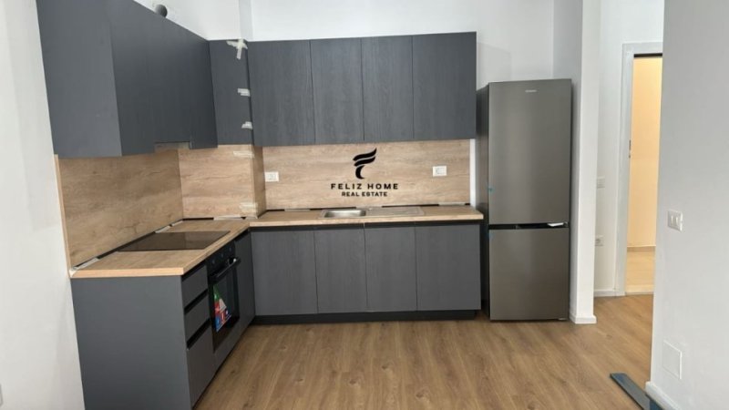Tirane, jepet me qera apartament 1+1 Kati 7, 60 m² 300 € (ALI DEMI)