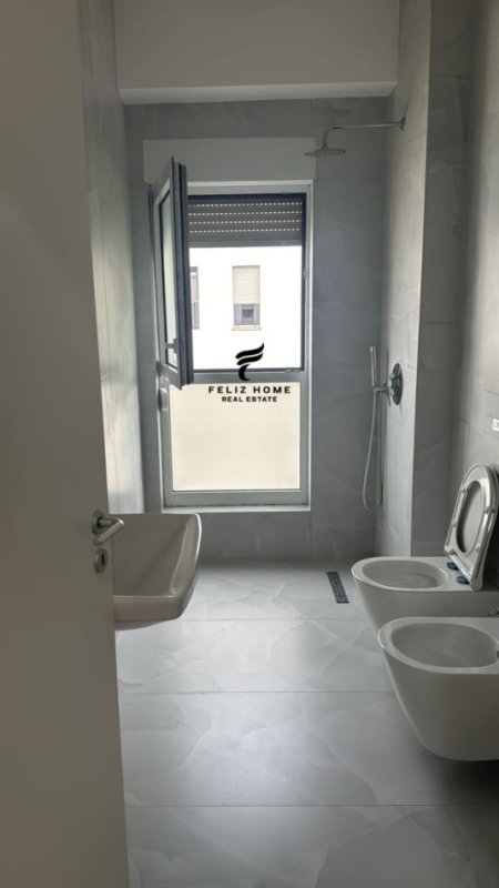 Tirane, jepet me qera apartament 1+1 Kati 7, 60 m² 300 € (ALI DEMI)