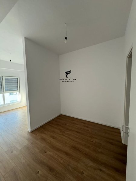 Tirane, jepet me qera apartament 2+1 Kati 7, 75 m² 350 € (ALI DEMI)