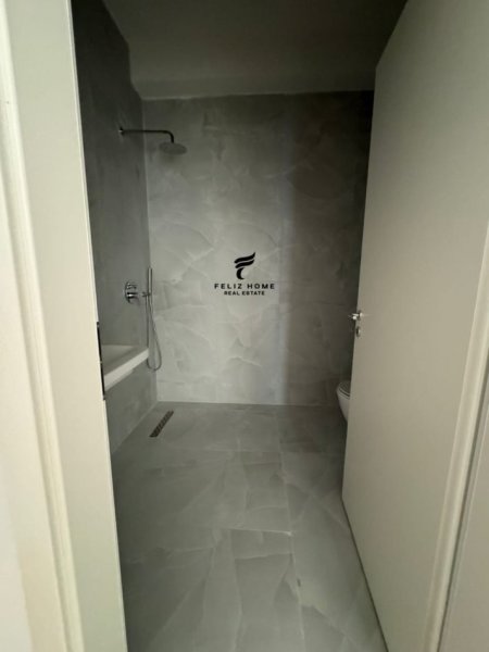 Tirane, jepet me qera apartament 2+1 Kati 7, 75 m² 350 € (ALI DEMI)