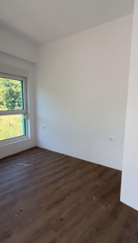 Tirane, shitet apartament 2+1 Kati 4, 75 m² 105.000 € (Ali Demi)