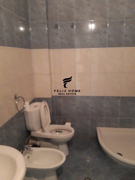 Tirane, jepet me qera Vile 4+1+Ballkon Kati 2, 249 m² 1.400 € (SAUK)
