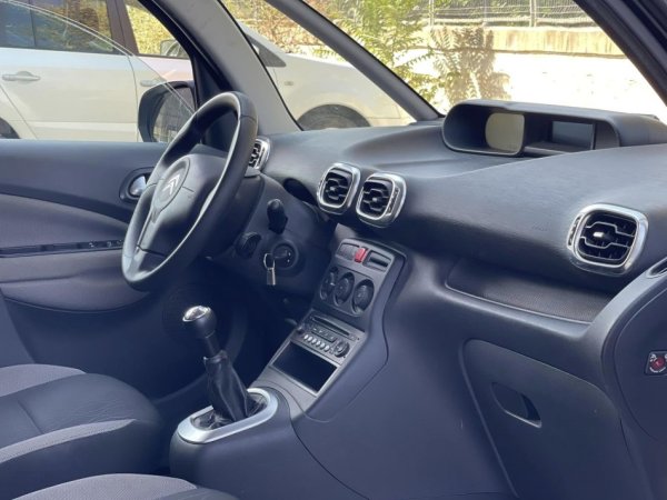 Tirane, shes makine CITROEN C3 PICASSO Benzin+Gaz, e zeze manuale Klima 178.000 km 4.990 €