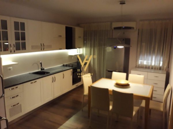 Tirane, jepet me qera apartament 2+1+Ballkon Kati 2, 85 m² 600 € (RRUGA HAXHI HYSEN DALLIU)