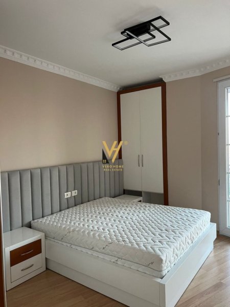 Tirane, jepet me qera apartament 2+1+Ballkon Kati 6, 120 m² 650 € (UNAZA E RE)