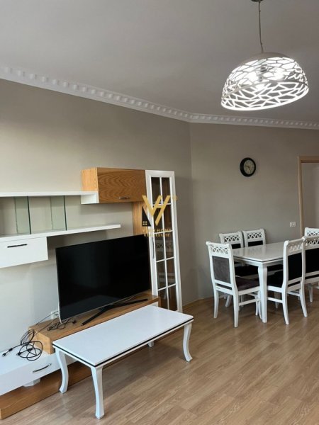 Tirane, jepet me qera apartament 2+1+Ballkon Kati 6, 120 m² 650 € (UNAZA E RE)
