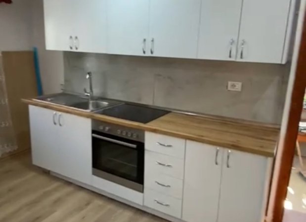Tirane, jepet me qera Vile 2+1 Kati 2, 75 m² 400 € (Laprake)