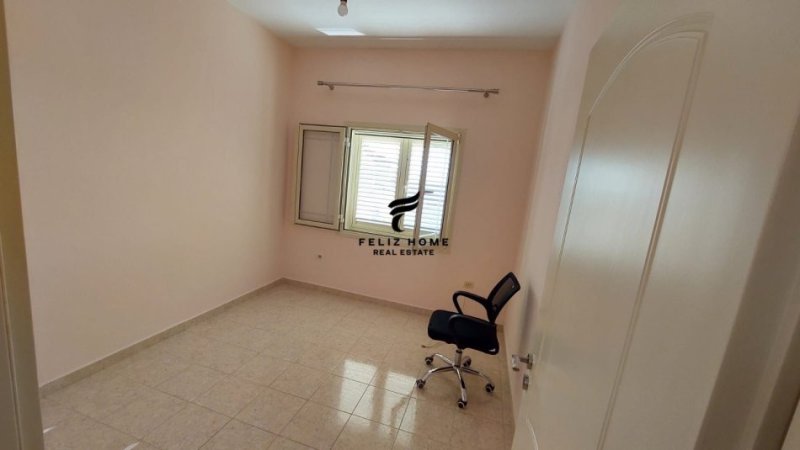 Tirane, jepet me qera apartament 3+1+Ballkon Kati 3, 150 m² 500 € (FRESKU)