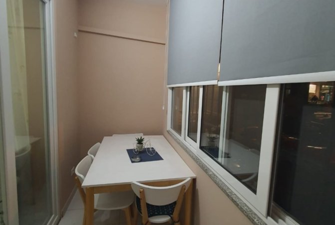 Tirane, jepet me qera apartament 1+1 Kati 1, 50 m² 550 € (Blloku)