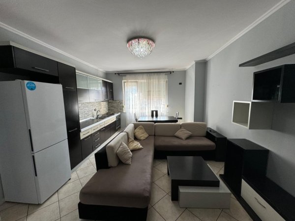 Tirane, jepet me qera apartament 1+1 Kati 5, 90 m² 700 € (Sheshi Willson)