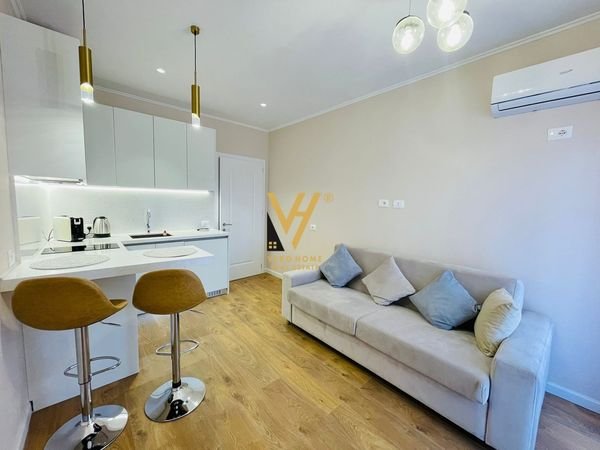 Tirane, jepet me qera apartament 1+1+Ballkon Kati 6, 65 m² 1.100 € (QENDER)