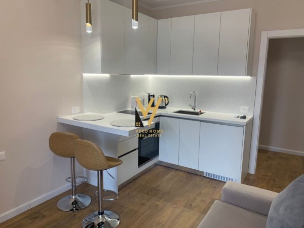 Tirane, jepet me qera apartament 1+1+Ballkon Kati 6, 65 m² 1.100 € (QENDER)