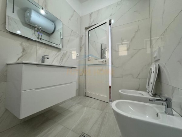 Tirane, jepet me qera apartament 1+1+Ballkon Kati 1, 65 m² 600 € (VILAT GJERMANE)