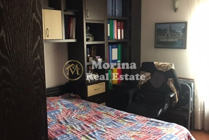 Tirane, jepet me qera apartament 3+1 Kati 3, 155 m² 700 € (Komuna Parisit)
