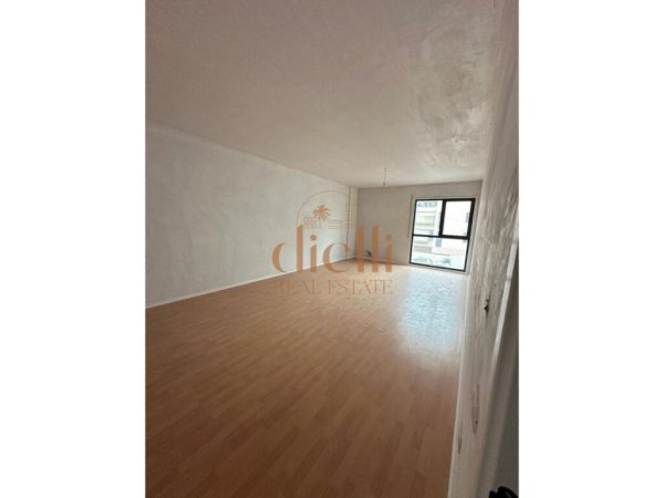 Tirane, shitet apartament 1+1+Ballkon Kati 1, 90 m² 120.000 € (Kompleksi ASL, Rruga Kongresi i Manastirit)
