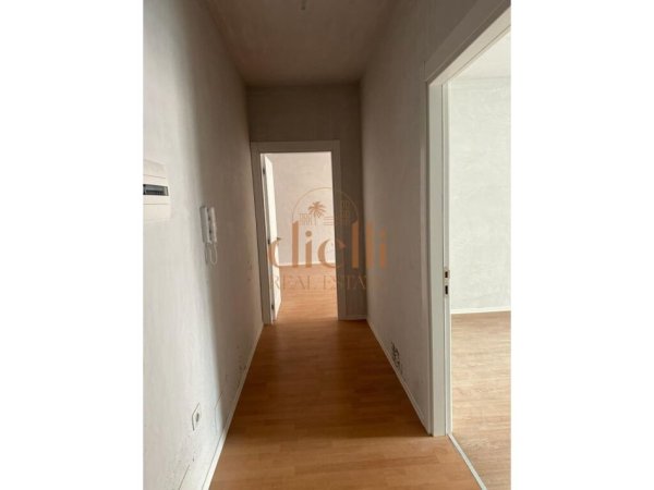 Tirane, shitet apartament 1+1+Ballkon Kati 1, 90 m² 120.000 € (Kompleksi ASL, Rruga Kongresi i Manastirit)